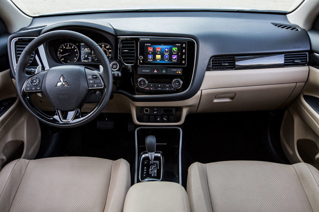A new 7-inch touchscreen display audio unit with Bluetooth is now a standard feature on the 2018 Mitsubishi Outlander ES model. (Manufacturer photo)
