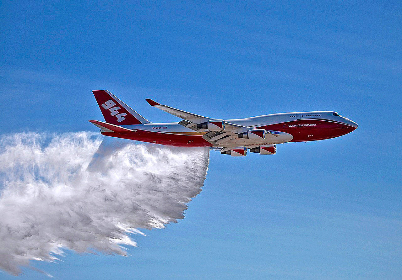 A Boeing 747-400 makes a demonstration water drop at Colorado Springs Airport in Colorado Springs, Colorado, in 2016. (Hiroshi Ando/Global Super Tanker Services LLC)
