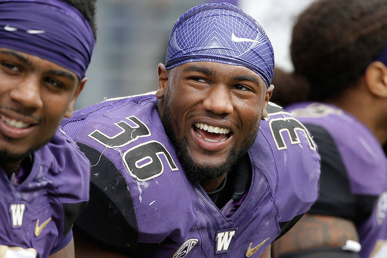 Huskies suspend senior linebacker Azeem Victor