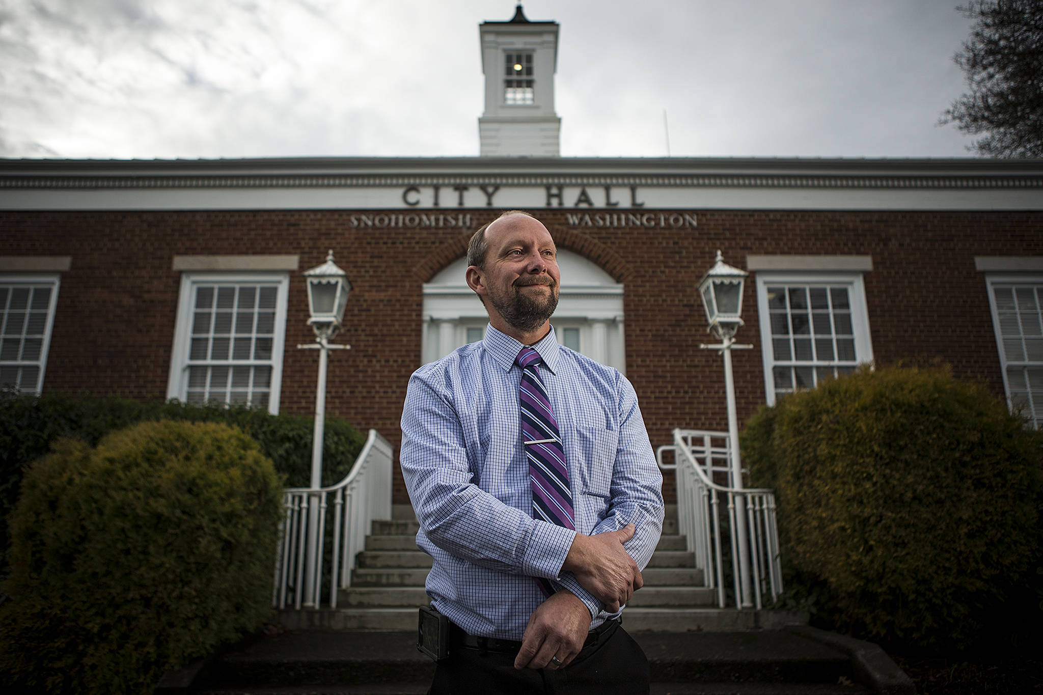 John Kartak took his oath of office as mayor of Snohomish on Wednesday, after a tight election in which he overtook incumbent Karen Guzak by just 80 votes. (Ian Terry / The Herald)