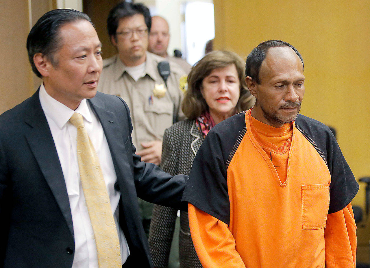 Jose Ines Garcia Zarate (right) in 2015. (Michael Macor/San Francisco Chronicle via AP, Pool, File)