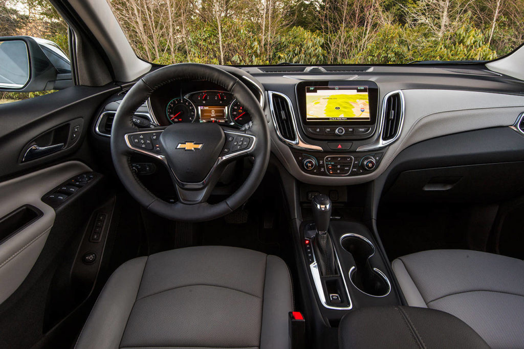 Connectivity technology in the 2018 Chevrolet Equinox includes MyLink infotainment systems designed to support Apple CarPlay and Android Auto. (Manufacturer photo)
