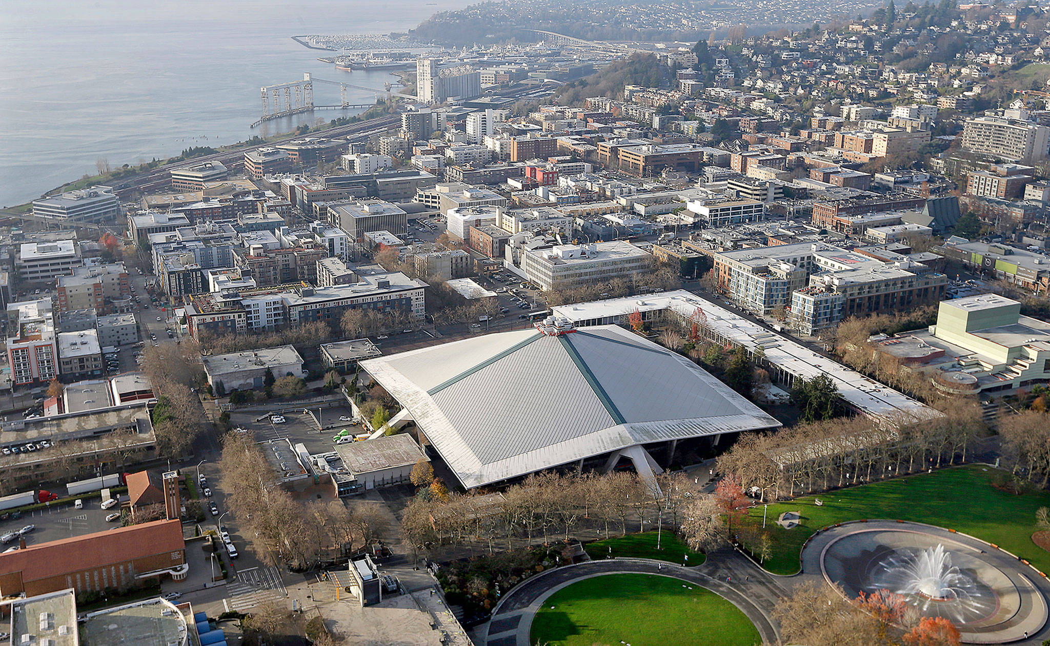 The iconic, sloped roof of KeyArena, the sports and entertainment venue at Seattle Center. (AP Photo/Elaine Thompson)