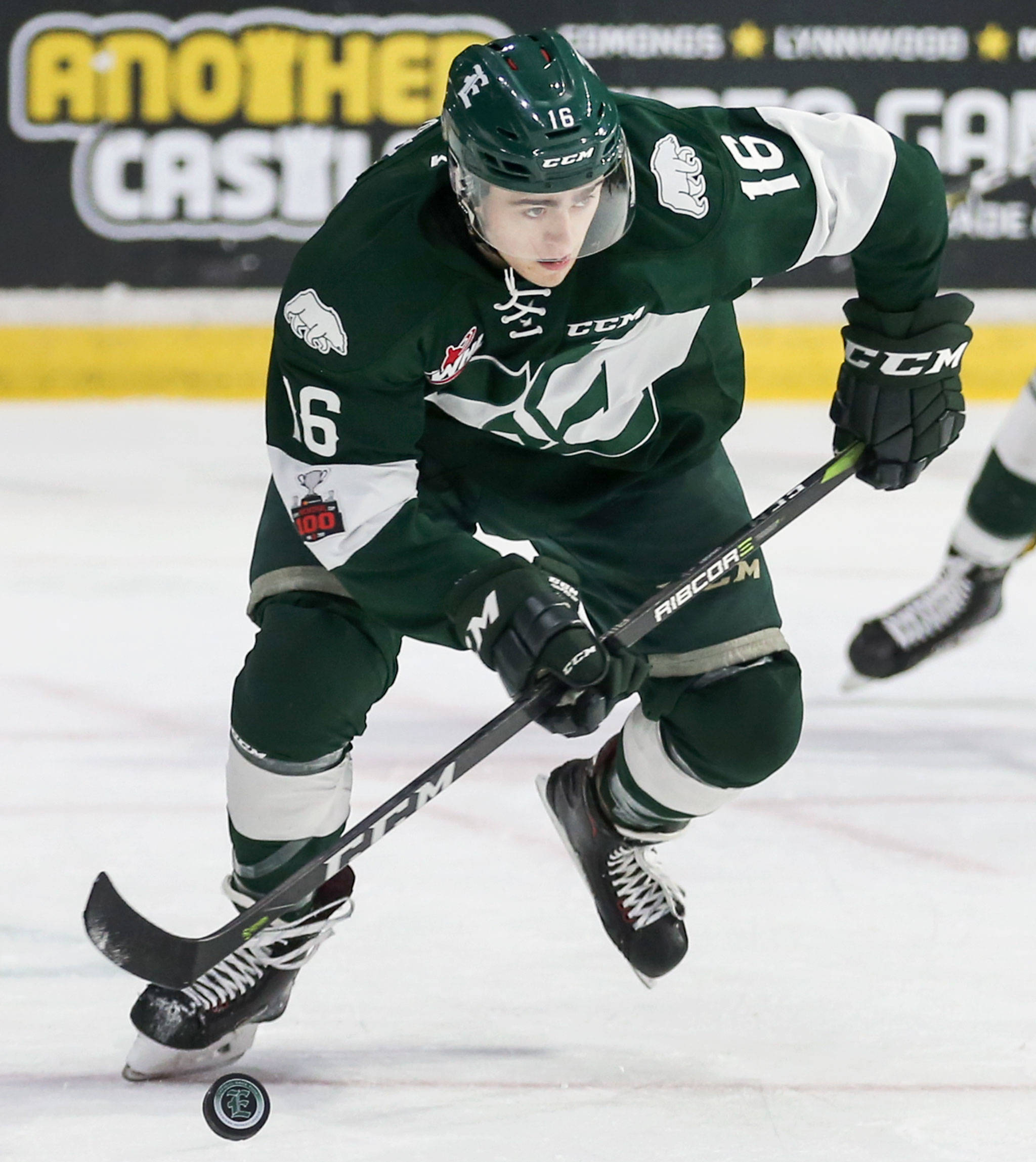 The Silvertips’ Luke Ormsby looks up the ice against Saskatoon on Dec. 2, 2017, at Xfinity Arena in Everett. (Kevin Clark / The Herald)