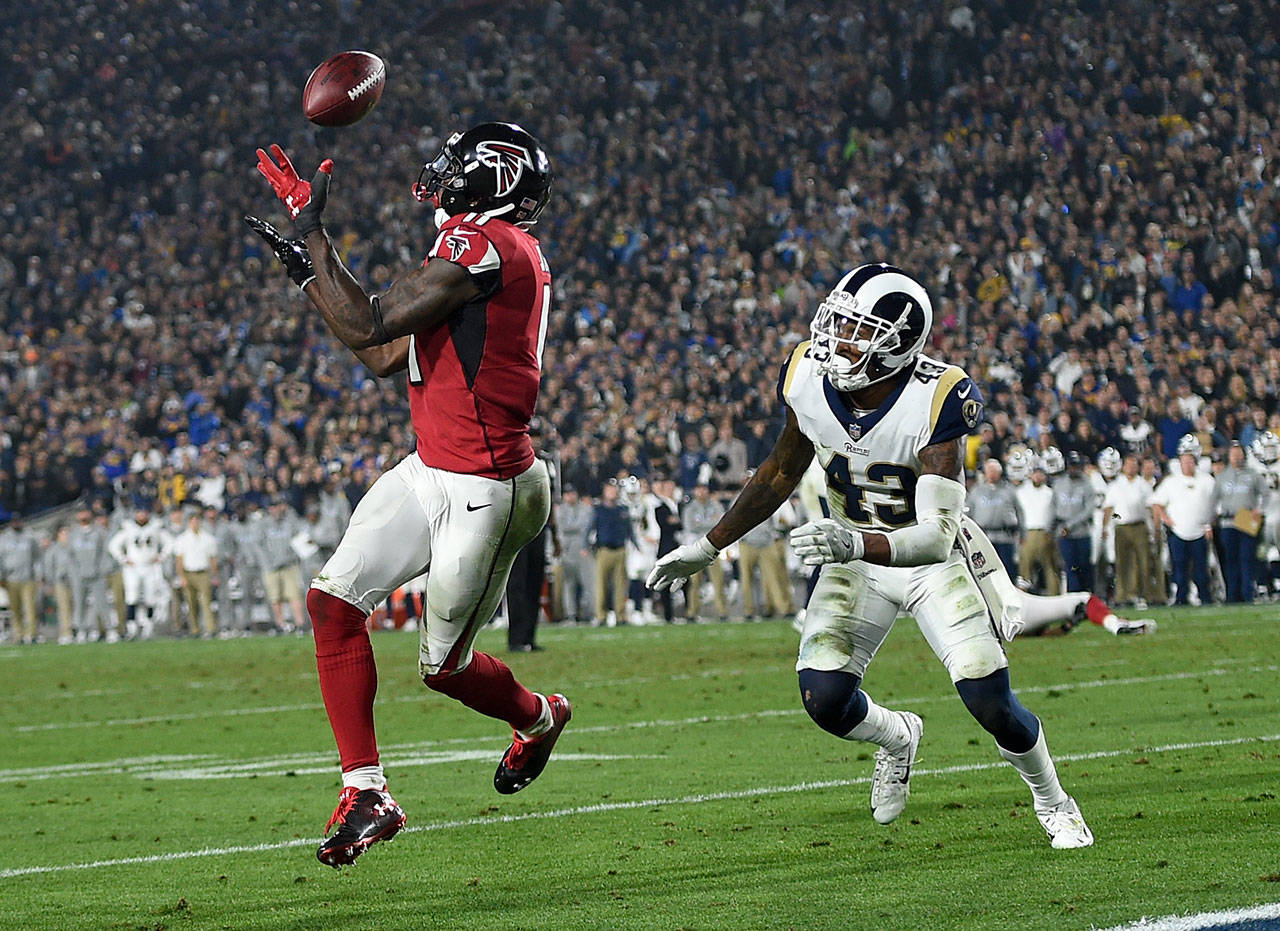 Falcons wide receiver Julio Jones (left) catches a touchdown pass ahead of Rams strong safety John Johnson during the fourth quarter of a wild-card playoff game on Jan. 6, 2018, in Los Angeles. (AP Photo/Kelvin Kuo)