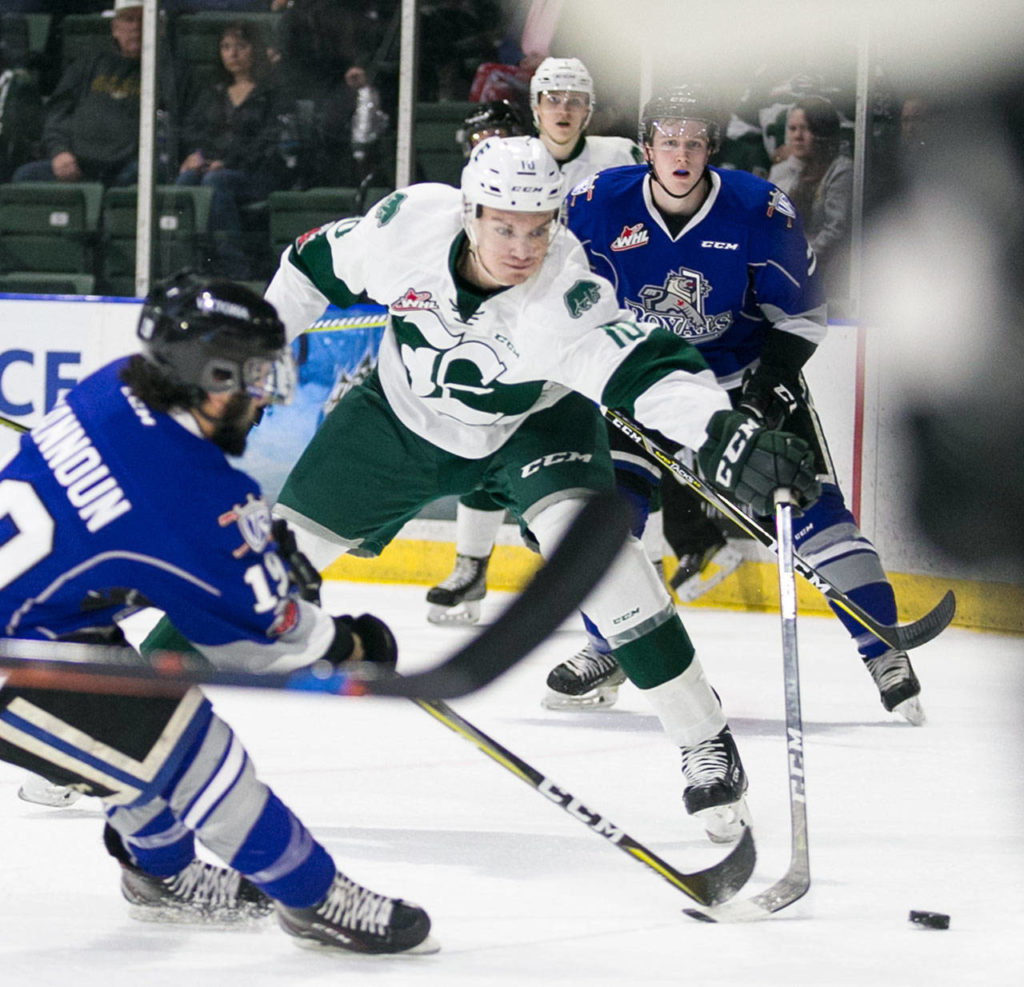 Everett’s Ethan O’Rourke attempts control with Victoria’s Dante Hannoun, left, closing at Angels of The Winds Arena Sunday night on January 7, 2018. championship. Silvertips won 9-4. (Kevin Clark / The Daily Herald)
