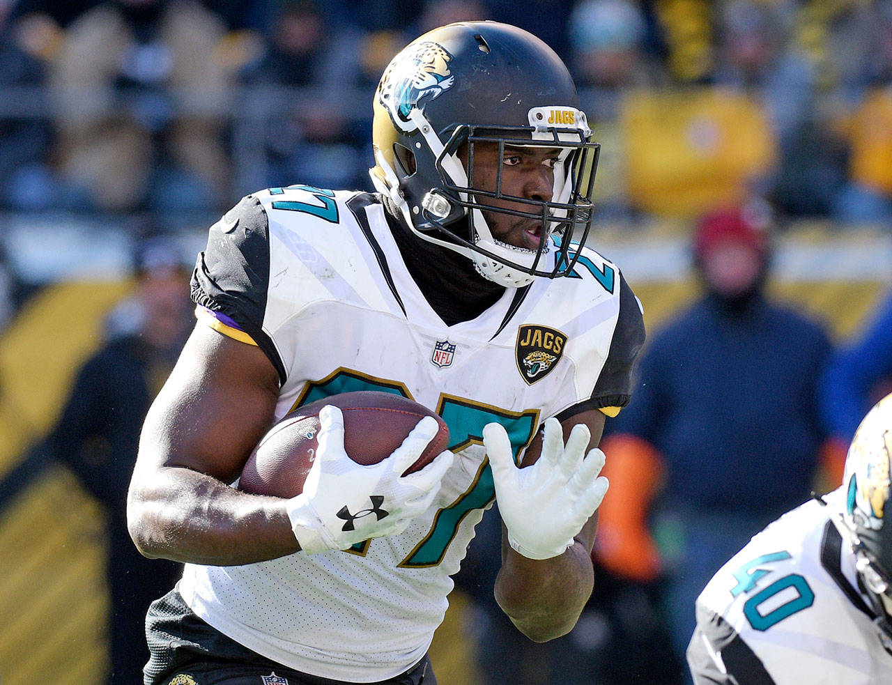 Jacksonville Jaguars running back Leonard Fournette (27) carries the ball during the first half of an NFL divisional football AFC playoff game against the Pittsburgh Steelers in Pittsburgh, Sunday, Jan. 14, 2018. (AP Photo/Don Wright)