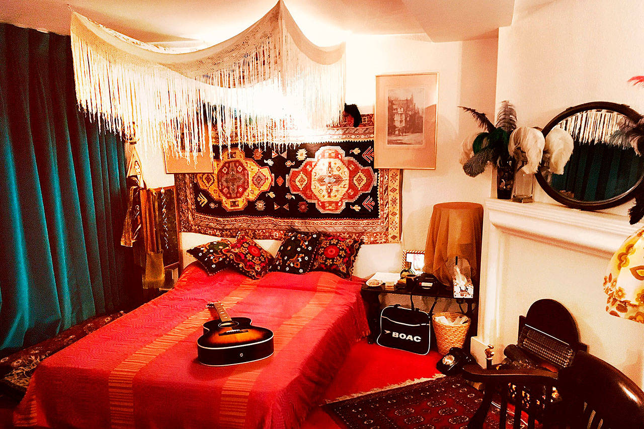 At London’s Handel & Hendrix museum, step into Jimi Hendrix’s former bedroom — restored to its late-1960s glory.