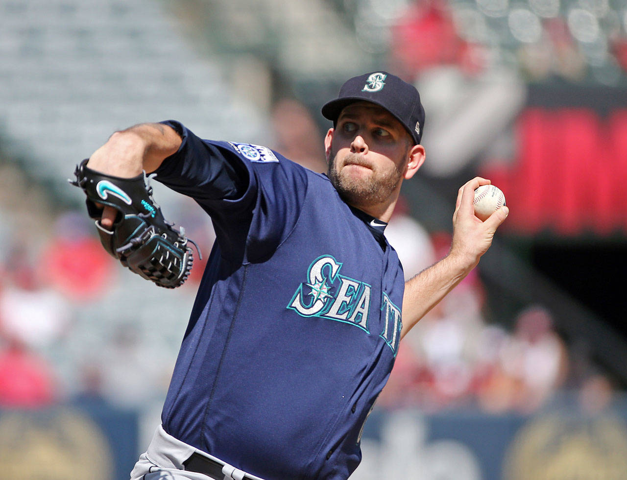 Seattle starter James Paxton pitches to the Los Angeles Angels in the first inning of a Oct. 1, 2017 game in Anaheim, California. (AP Photo/Reed Saxon)