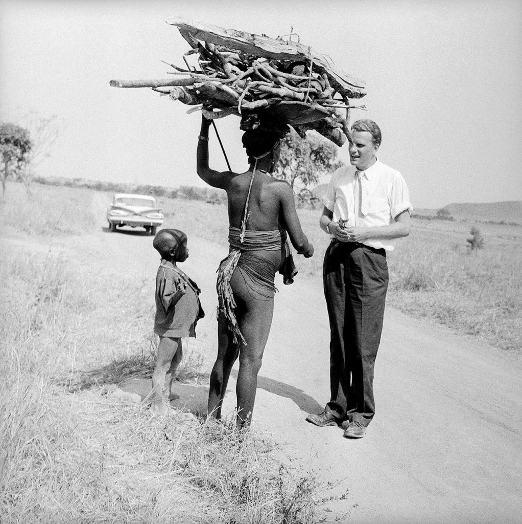 Billy Graham chats with a Miango woman and a little boy near the Miango village in Eastern Nigeria on Feb. 19, 1960. (AP Photo)
