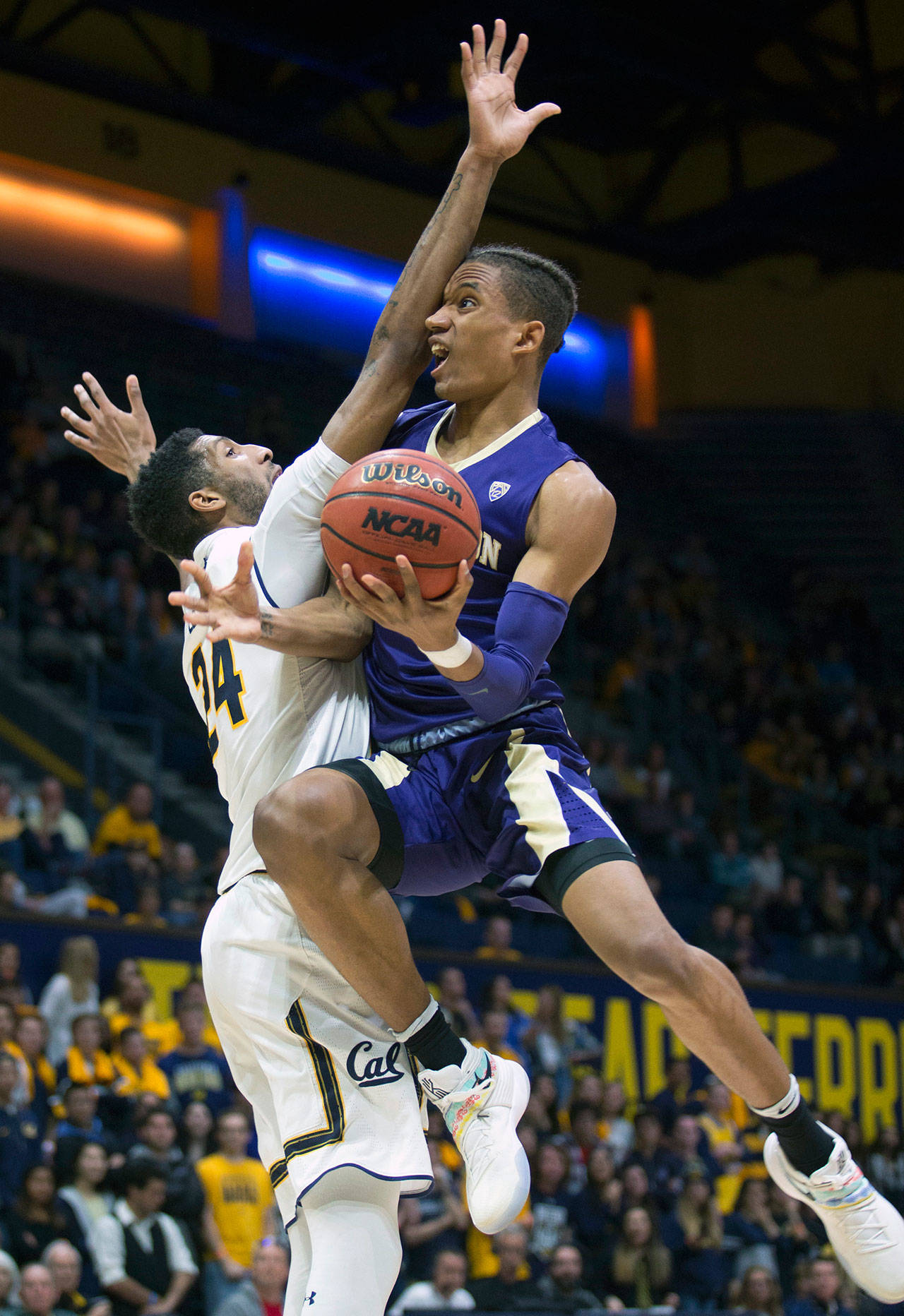 Washingtons Hameir Wright (right) drives to the basket against Californias Marcus Lee (24) during the first half of a game Feb. 24, 2018, in Berkeley, Calif. (AP Photo/D. Ross Cameron)