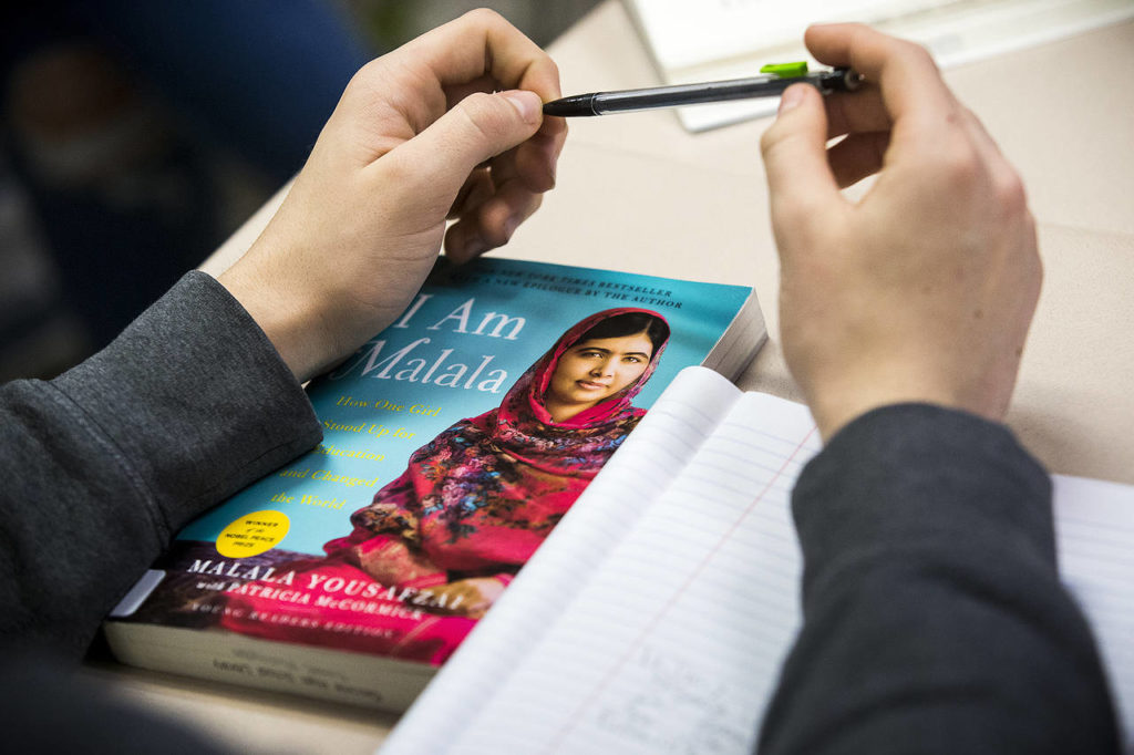 Students study Malala Yousafzai’s book “I Am Malala” during one of Jennifer Dow Himstedt’s sophomore English classes at Cascade High School. (Ian Terry / The Herald)
