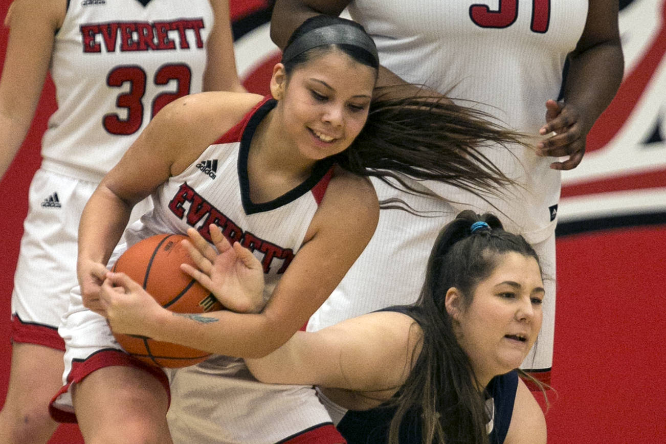 Everett’s Nakiya Edwards wrestles Clackamas’ Audrey Barden for a jump ball at Everett Community College Thursday afternoon in Everett on March 8, 2018. (Kevin Clark / The Daily Herald)