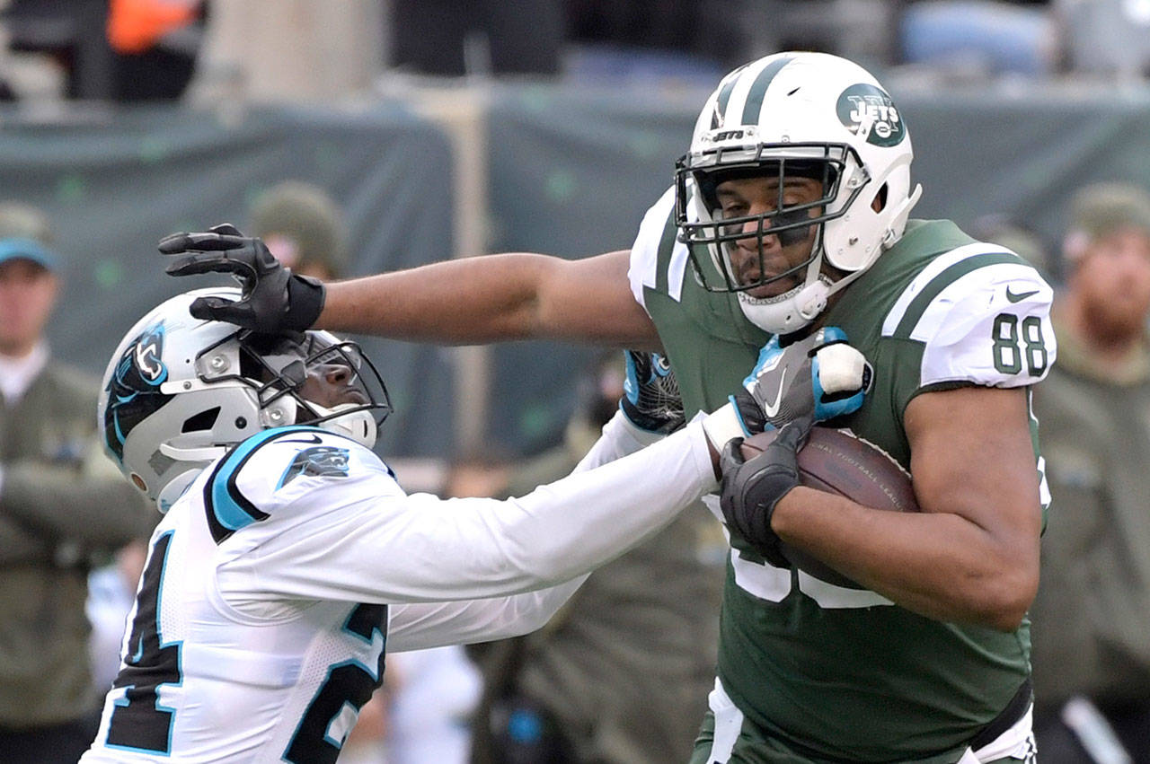 Panthers cornerback James Bradberry (24) attempts to tackle Jets tight end Austin Seferian-Jenkins (88) during a game Nov. 26, 2017, in East Rutherford, N.J. Seferian-Jenkins, a former star at Washington, signed with the Jaguars on Thursday after receiving interest from the Sehawks. (AP Photo/Bill Kostroun)