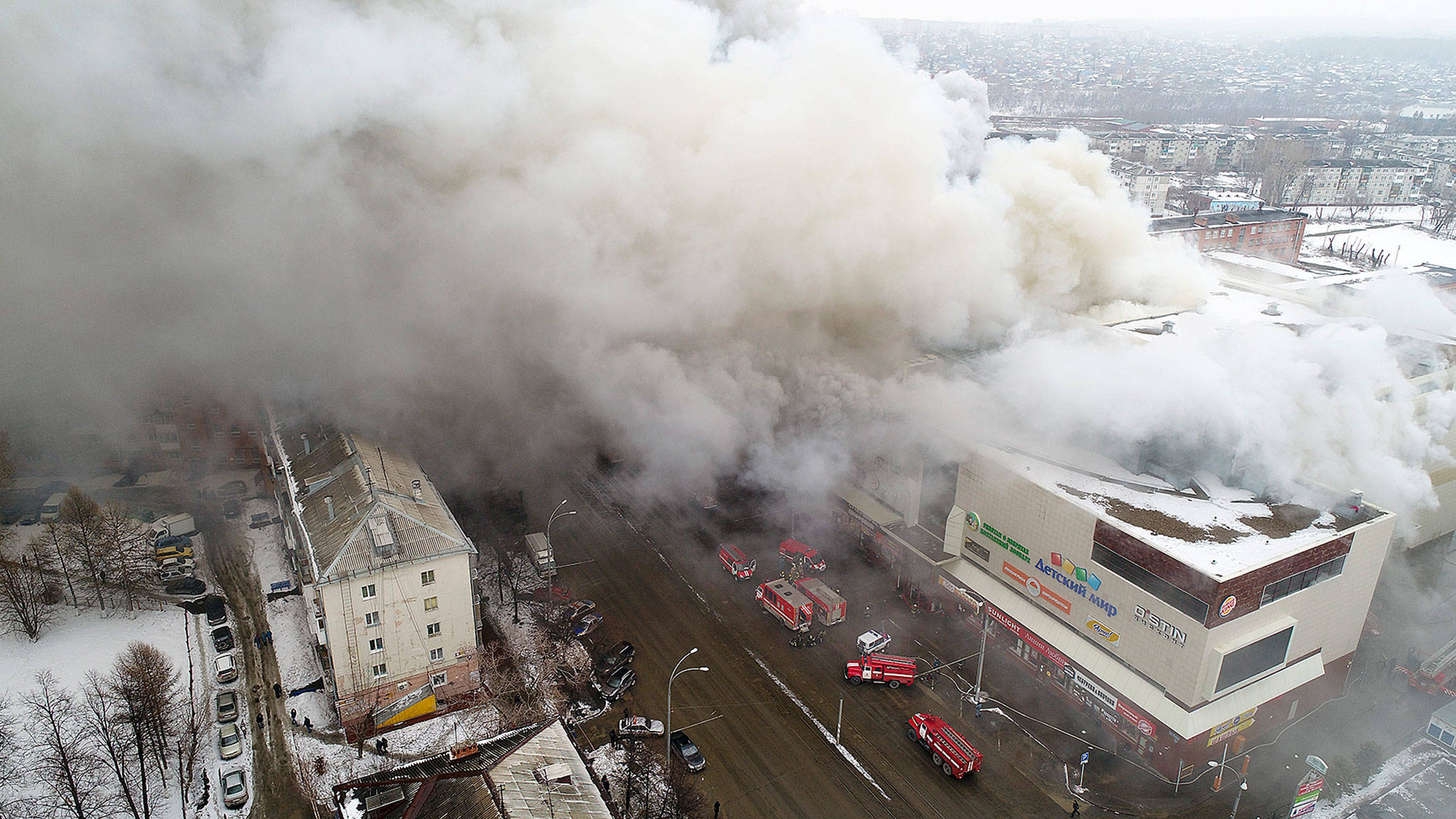 Smoke rises above a multi-story shopping center in the Siberian city of Kemerovo. (Russian Ministry for Emergency Situations photo via AP)