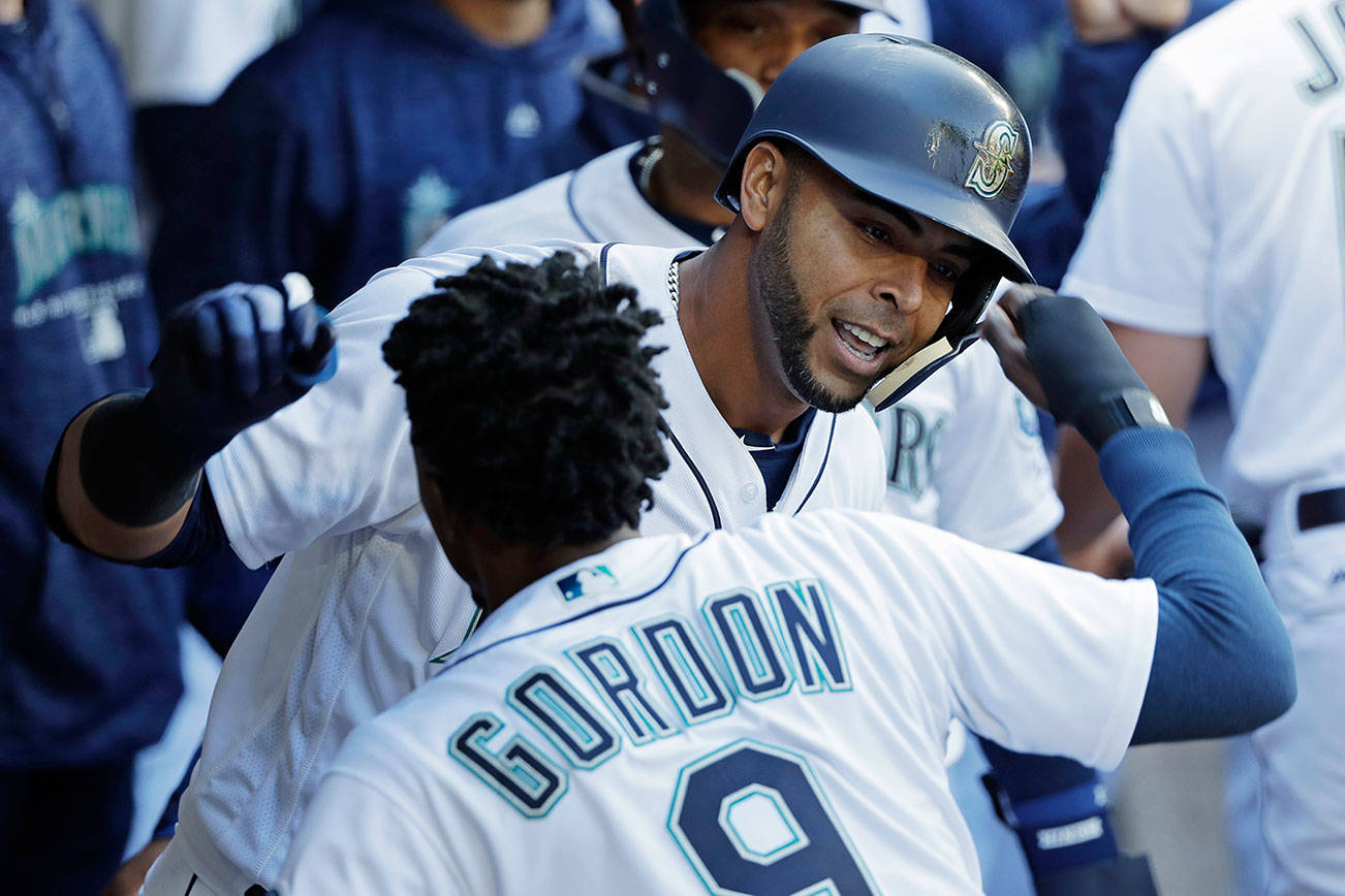 Cruz suffers freak ankle injury in M’s 6-5 loss to Indians