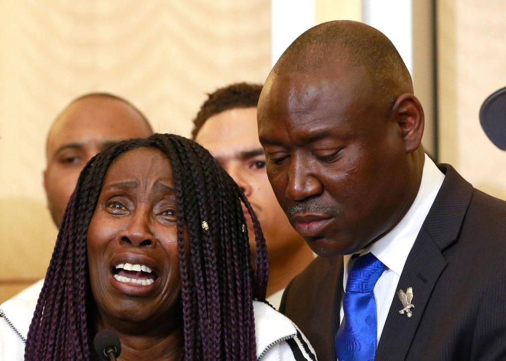 Attorney Benjamin Crump, right, stands alongside Sequita Thompson as she breaks into tears while talking about the fatal police shooting of her grandson Stephon Clark during a news conference, in Sacramento, Calif., Monday March 26. (AP Photo/Rich Pedroncelli)
