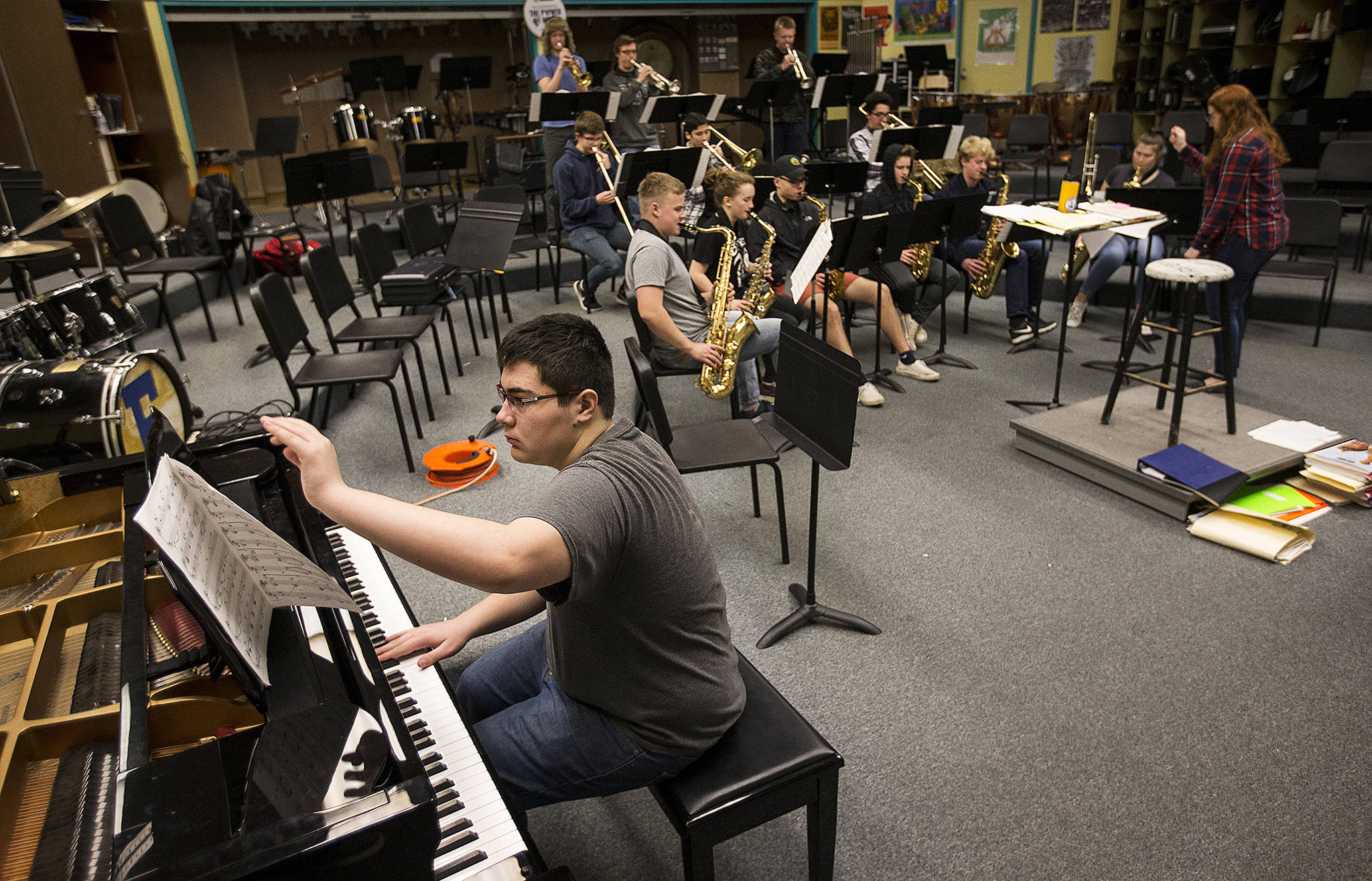 Everett High School sophomore Dayne Miller-Wang plays a newly donated baby grand piano during rehearsals at the school Wednesday. (Ian Terry / The Herald)