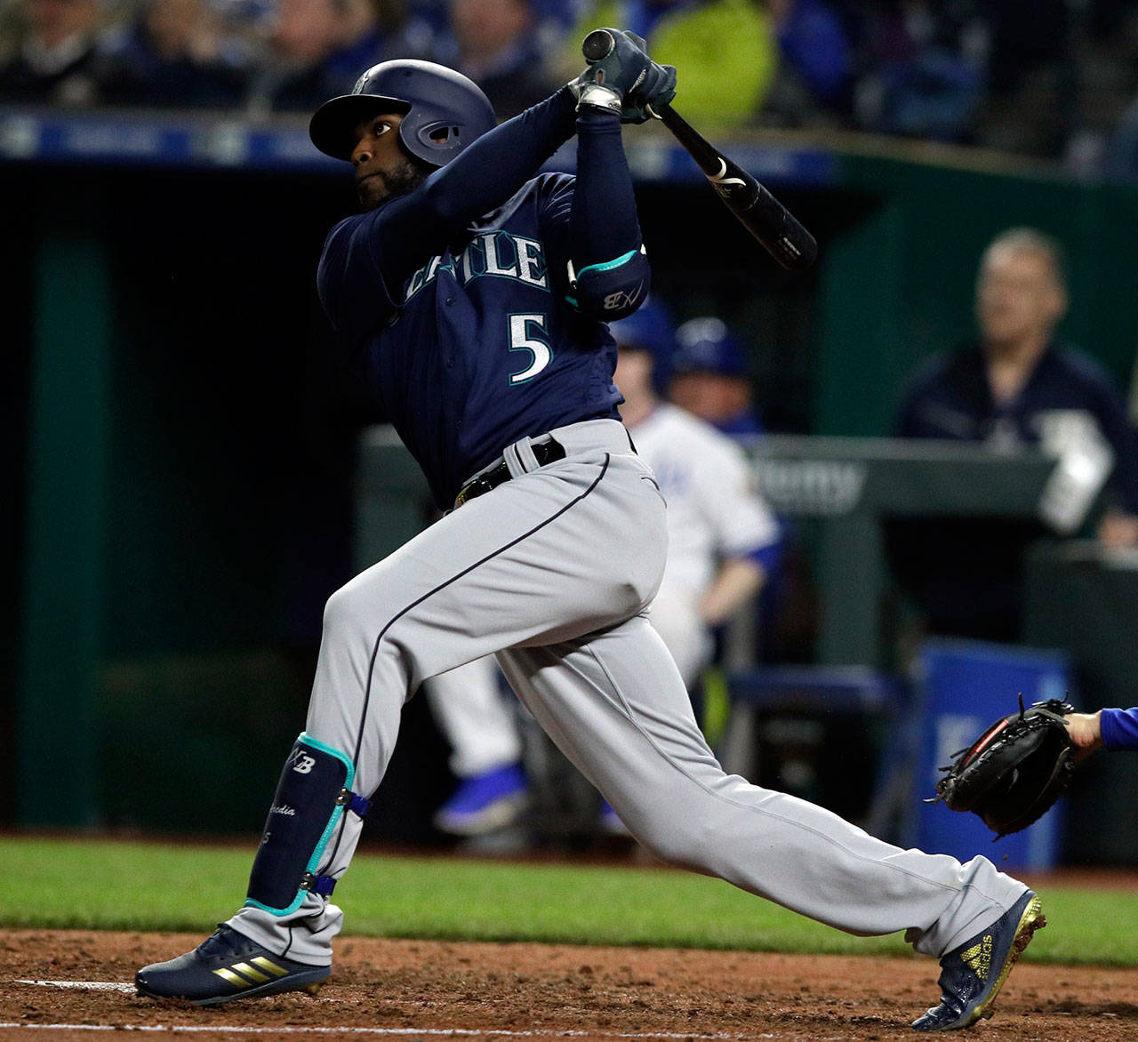 Seattle’s Guillermo Heredia hits a home run during the fifth inning of Tuesday’s game in Kansas City, Mo. (AP Photo/Orlin Wagner)