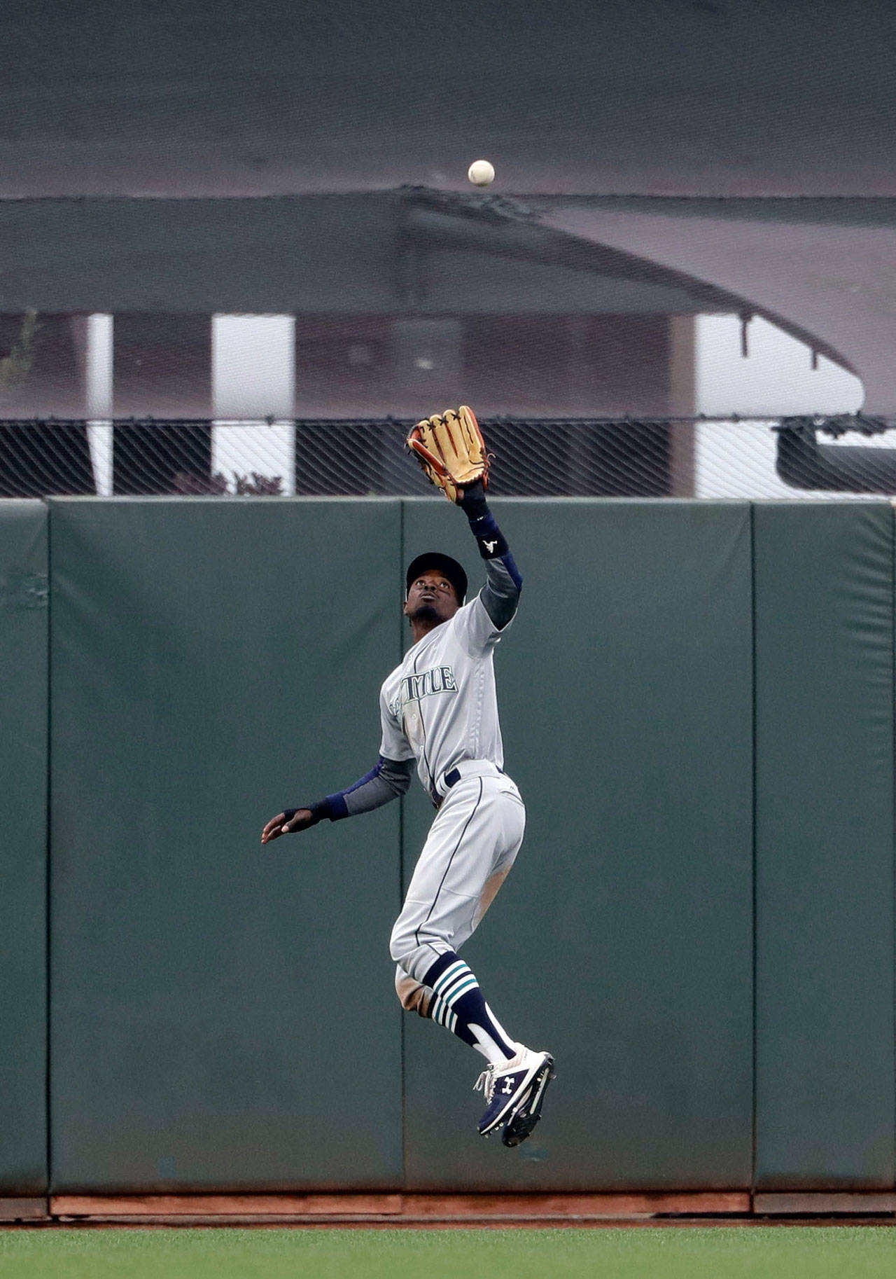Mariners center fielder Dee Gordon makes a leaping catch on a fly ball from the Giants’ Andrew McCutchen during the fifth inning of a game on April 4, 2018, in San Francisco. (AP Photo/Marcio Jose Sanchez)