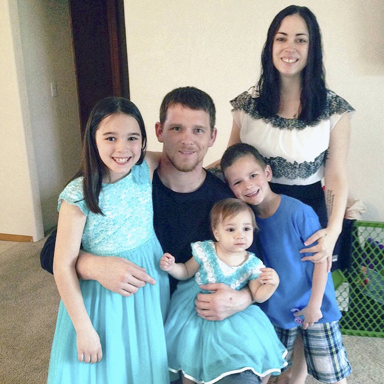Gilbert “Matt” Negrete and his wife, Alyss, pose with their children (from left) Aubree, Mya and Camren. Negrete, an Army veteran who served in Iraq and Afghanistan, is in jail awaiting trial for attempted assault and other crimes after he allegedly pulled a knife during an altercation with veteran clinic staffers in January in White City, Oregon. (Courtesy of Alyss Negrete via AP)