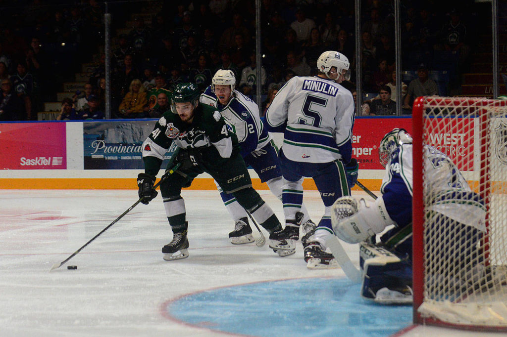 The Silvertips’ Garrett Pilon (left) is surrounded by the Broncos defense as he looks for a shot on goal during Game 2 of the WHL finals on May 5, 2018, in Swift Current, Saskatchewan. (Steven Mah / Southwest Booster)
