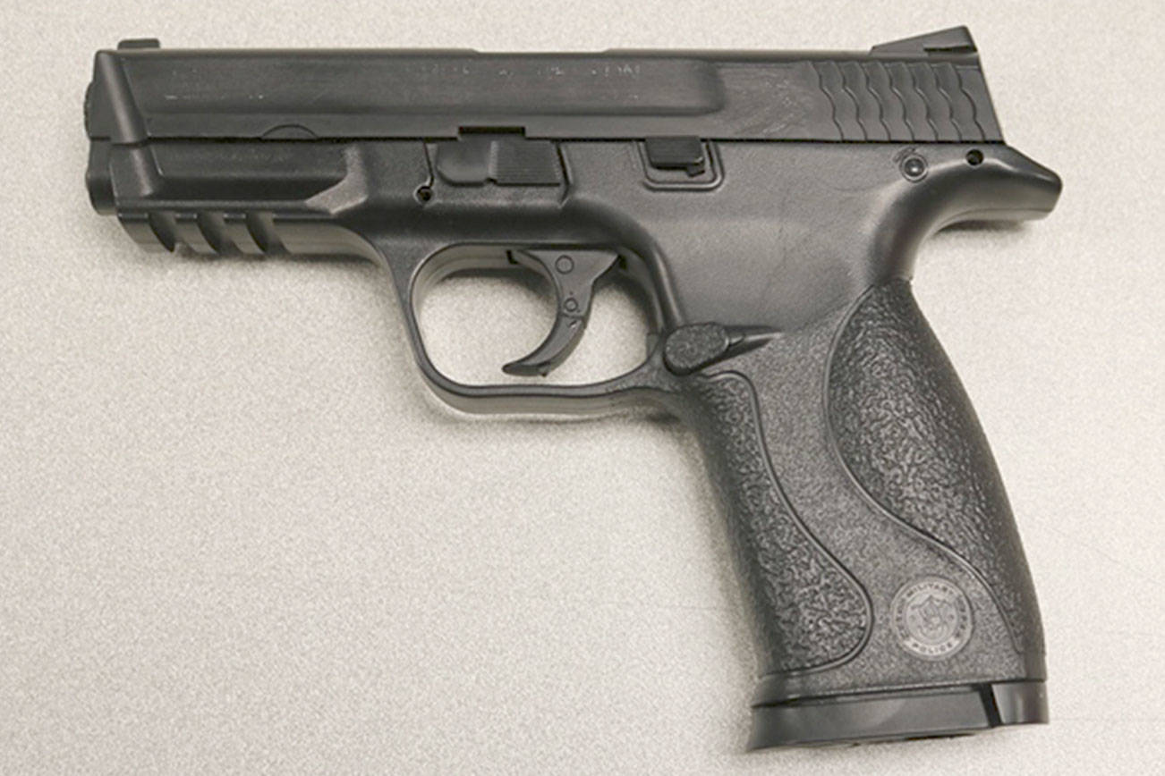 Teen suspected of waving real-looking gun at Edmonds school
