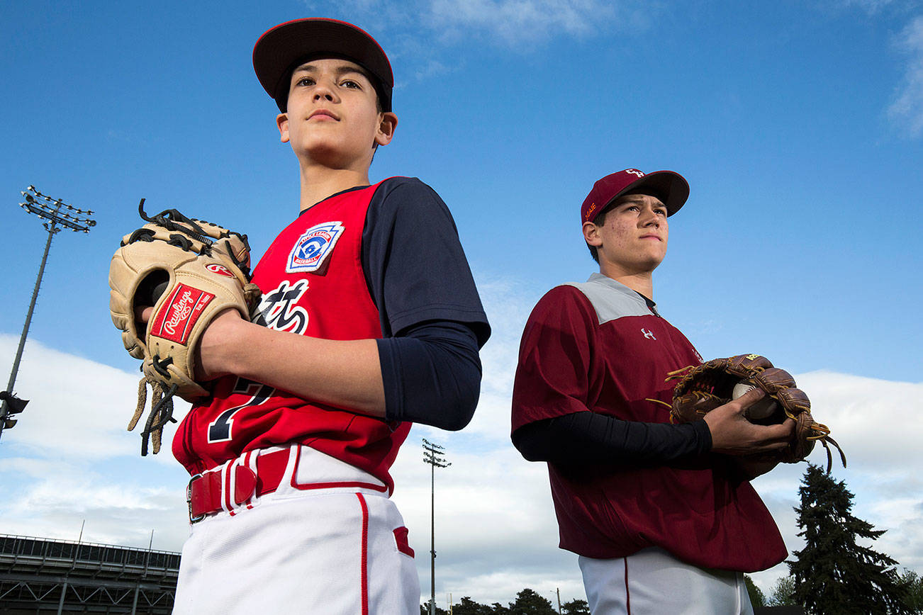 Everett brothers throw simultaneous no-hitters