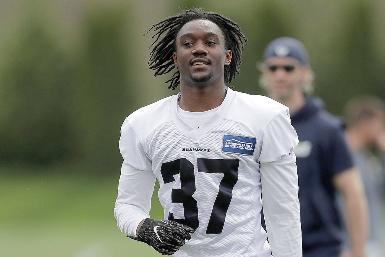 Seahawks sign Shaquem Griffin, Flowers to rookie contracts