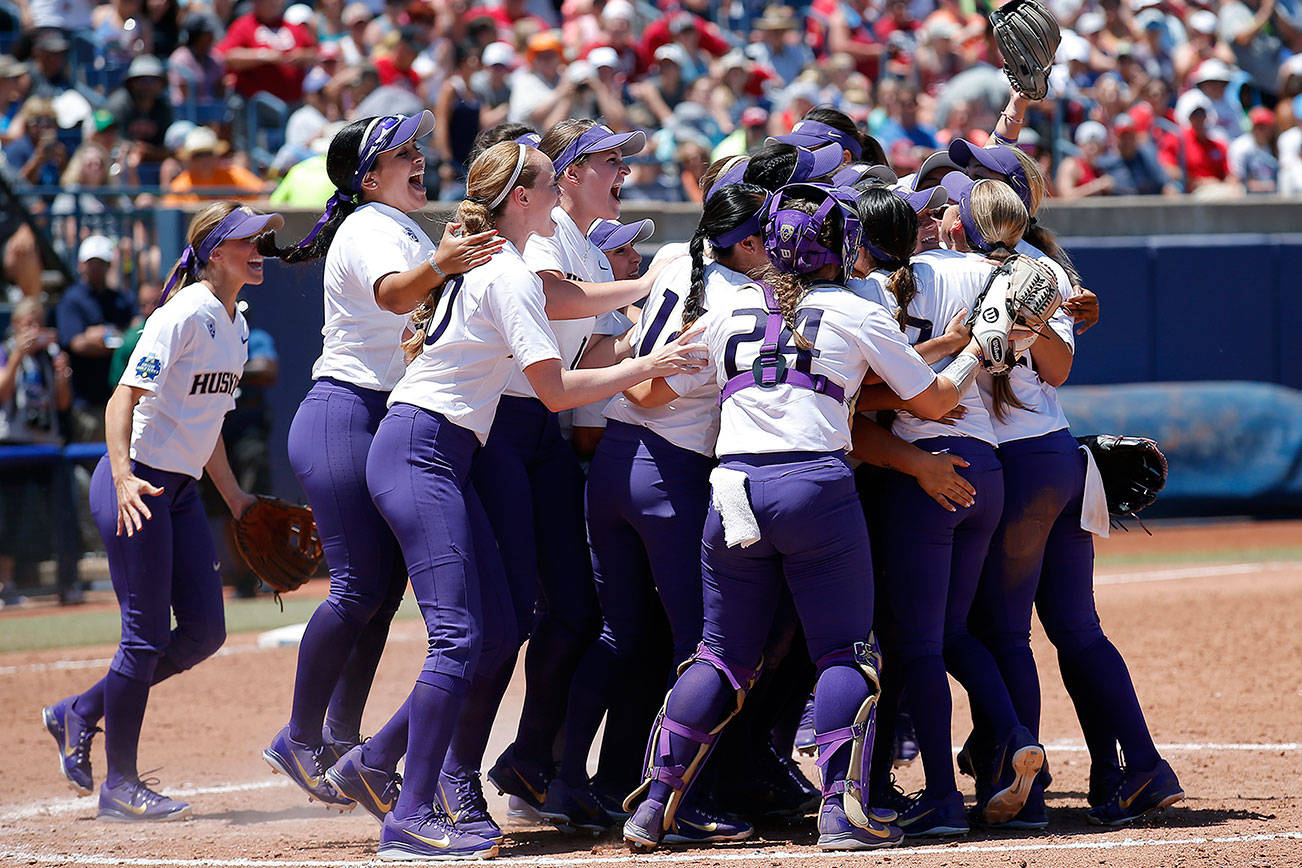 Huskies advance to finals at Women’s College World Series