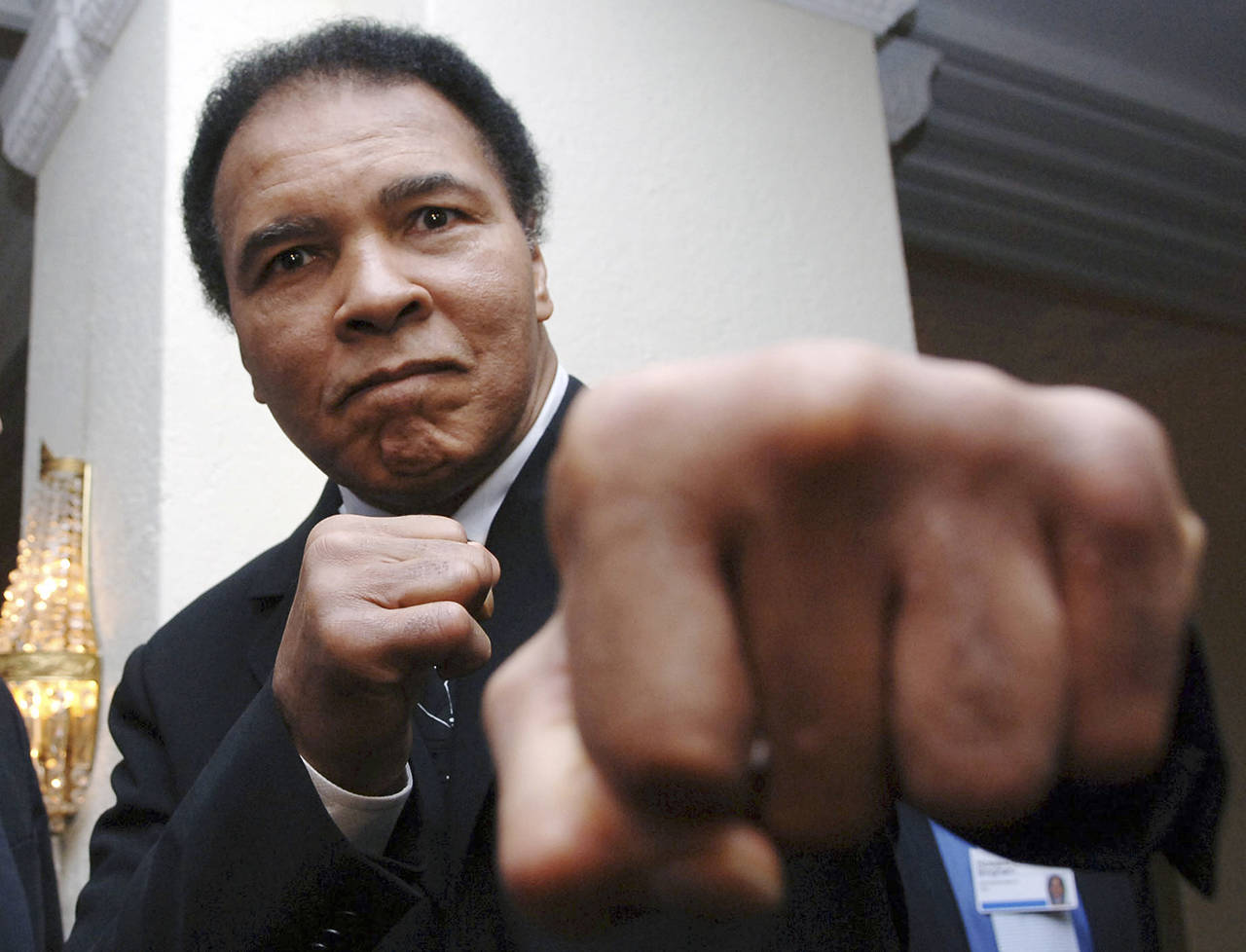 Muhammad Ali poses at the World Economic Forum in Davos, Switzerland on Jan. 28, 2005. (Adam Berry/Bloomberg, file)