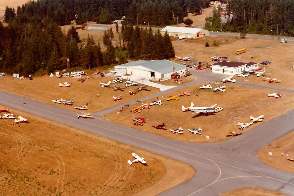 Aerial view of the Arlington Fly-In in 1973. (Unknown Photographer)
