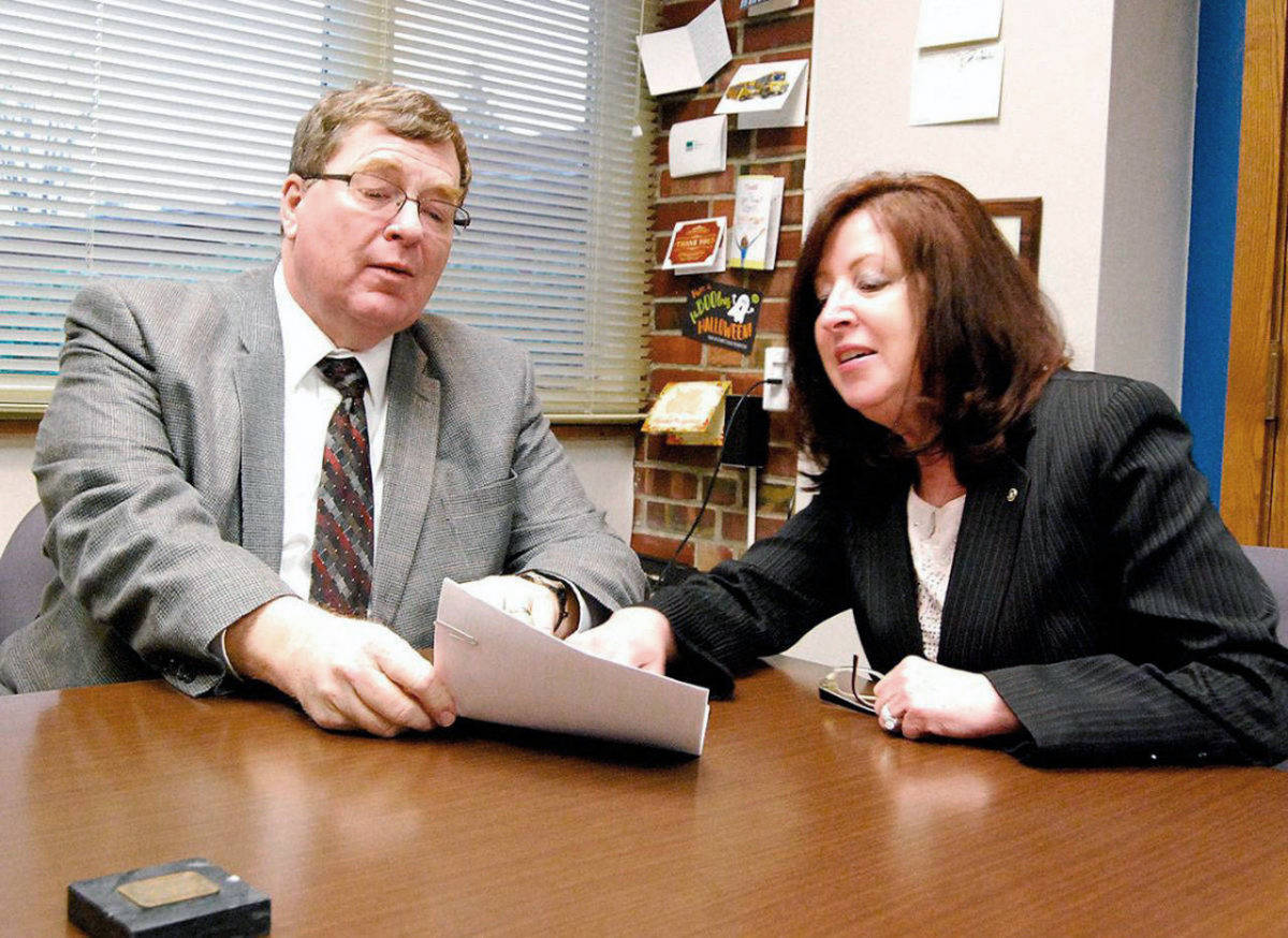 Tracy Patterson (right), South Kitsap School District assistant superintendent, is resigning to join Northshore School District as its chief financial officer. South Kitsap school board member Greg Wall also is pictured. (Bob Smith / Kitsap Daily News file)