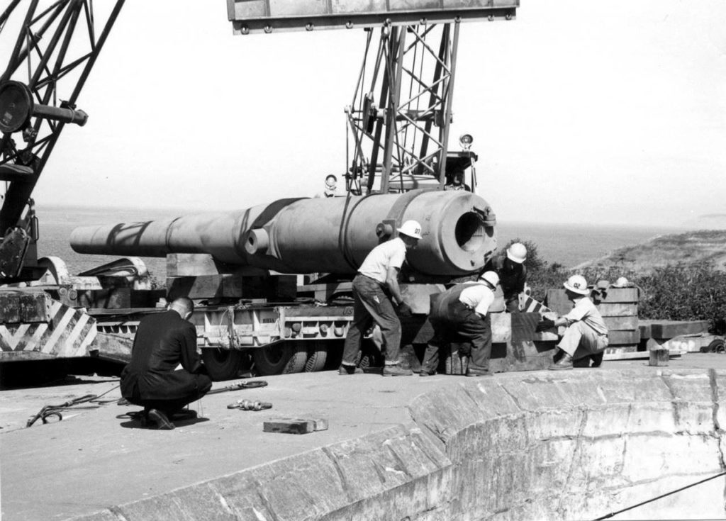 Workers emplace the guns at Fort Casey State Park in July 1968. There was no instruction manual for disassembling and reassembling the weapons. Some parts were assembled in Bremerton, while others were put back together at the park. (Washington State Parks Collection)
