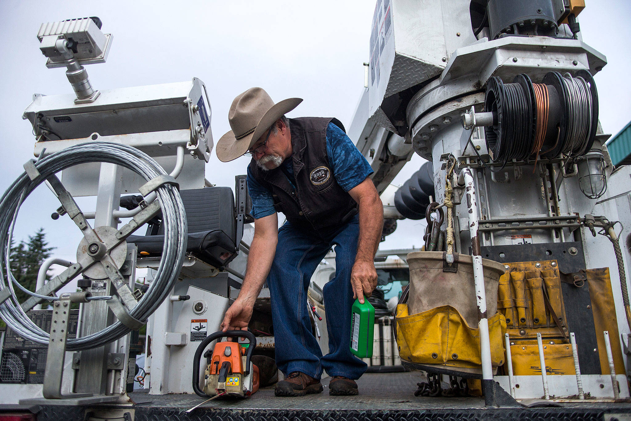 Darrell Gunnells works on packing his utility truck at the Snohomish County Public Utility District’s Operations Center on Thursday in Everett. A fleet of Snohomish County PUD workers was preparing to travel to the Redding, California, area to assist in relief efforts amid the wildfires. (Olivia Vanni / The Herald)