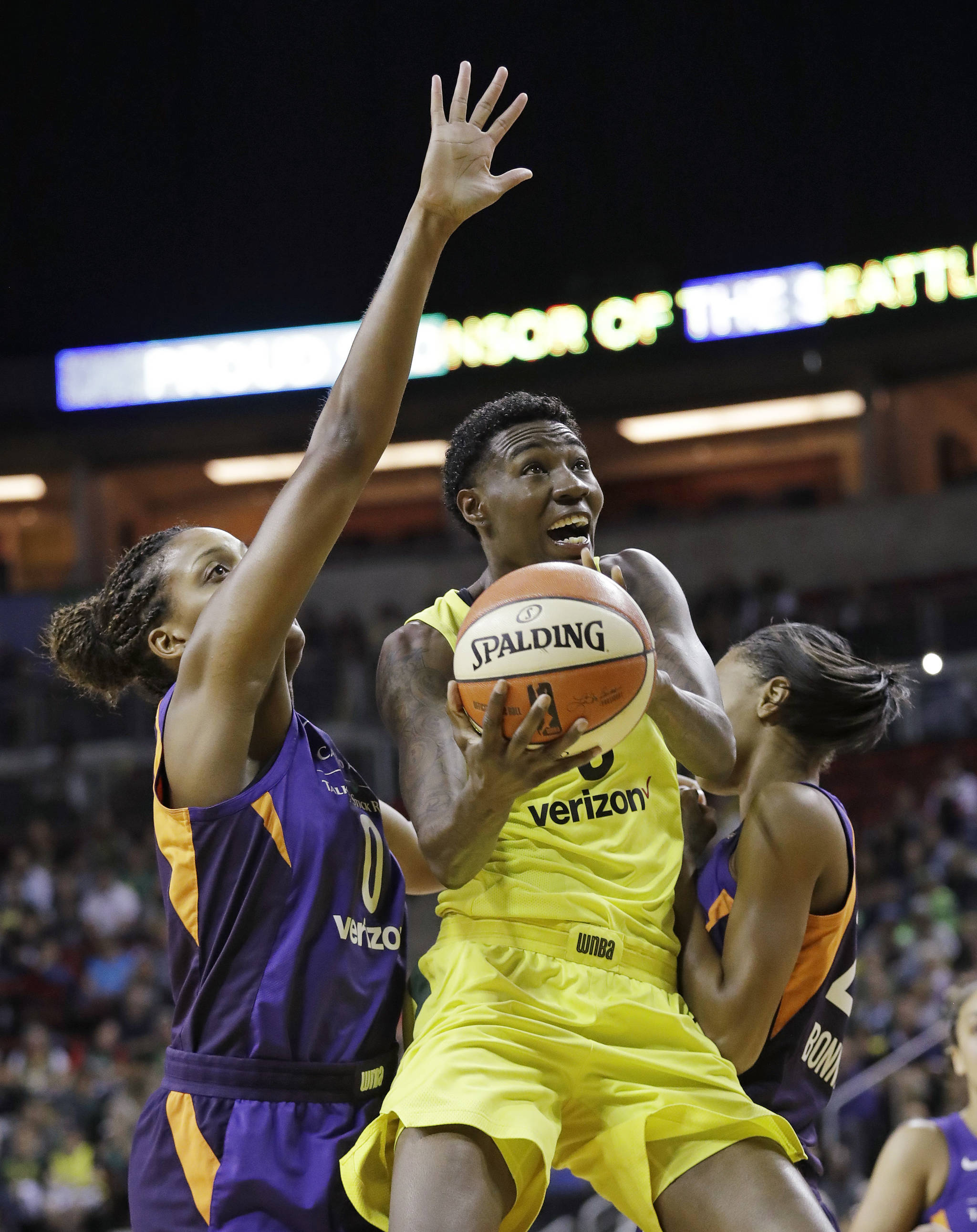Stewart, Loyd lift Storm to 91-87 win over Phoenix