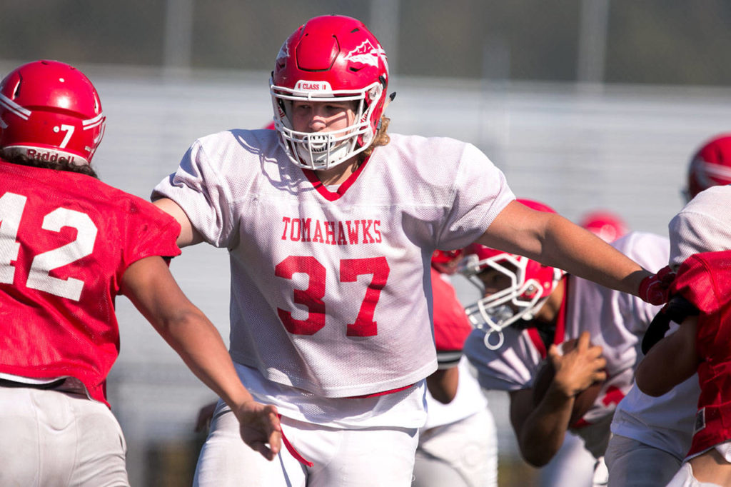 Marysville Pilchuck offensive lineman Cade Tucker blocks during practice on Sept. 6, 2018, at Quil Ceda Stadium in Marysville. (Kevin Clark / The Herald)

