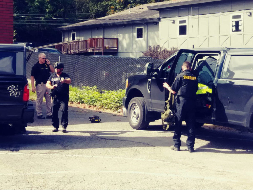 The King County Sheriff’s Office’s bomb disposal unit arrives on the scene. (Aaron Kunkler / Bothell-Kenmore Reporter)

