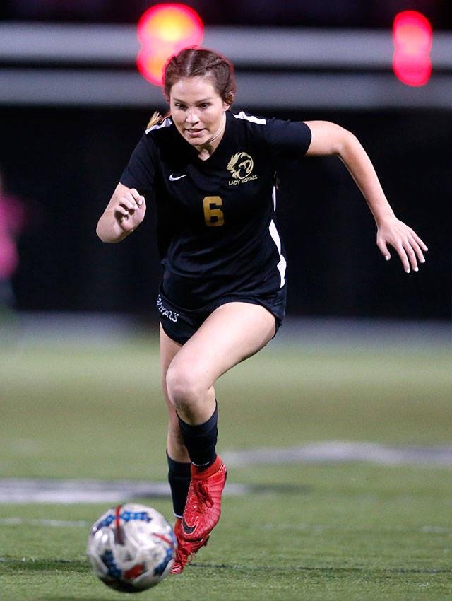 Lynnwood’s Madison Hinkel heads down the sideline during the Royals’ 2-1 home Wesco 3A victory over Oak Harbor on Sept. 18 in Bothell. (Andy Bronson / The Herald)
