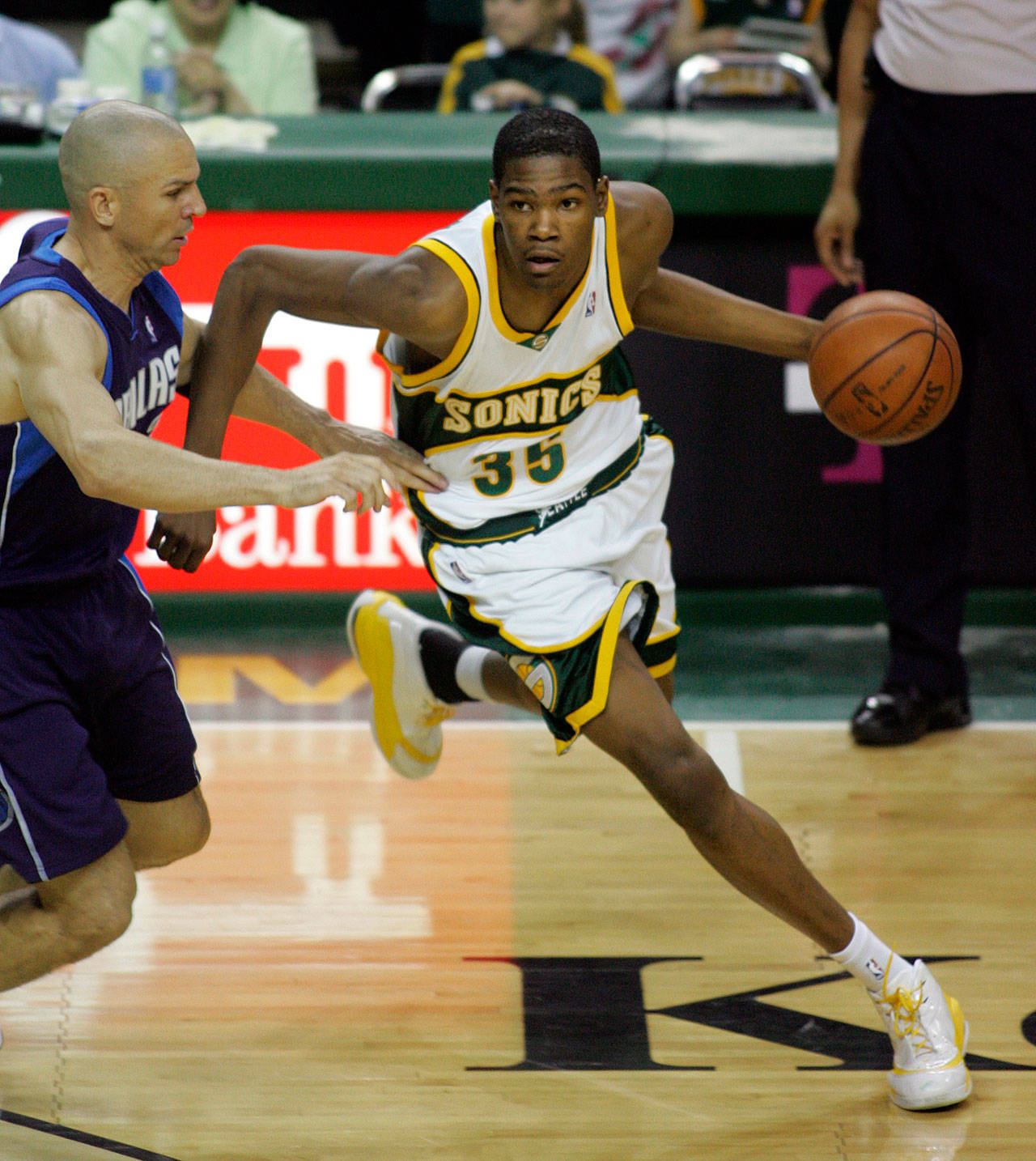 Kevin Durant (right) drives against Jason Kidd of the Dallas Mavericks during the Seattle SuperSonics’ final game in KeyArena on April 13, 2008.