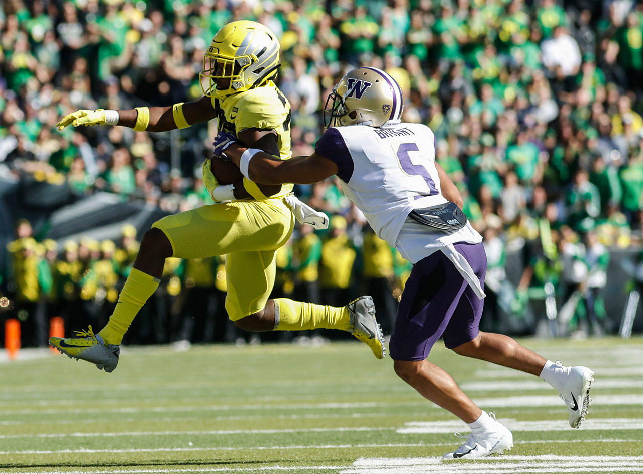 Oregon wide receiver Jaylon Redd (30) outruns Washington defensive back Myles Bryant (5), during a game on Oct. 13, 2018, in Eugene, Ore. (AP Photo/Thomas Boyd)