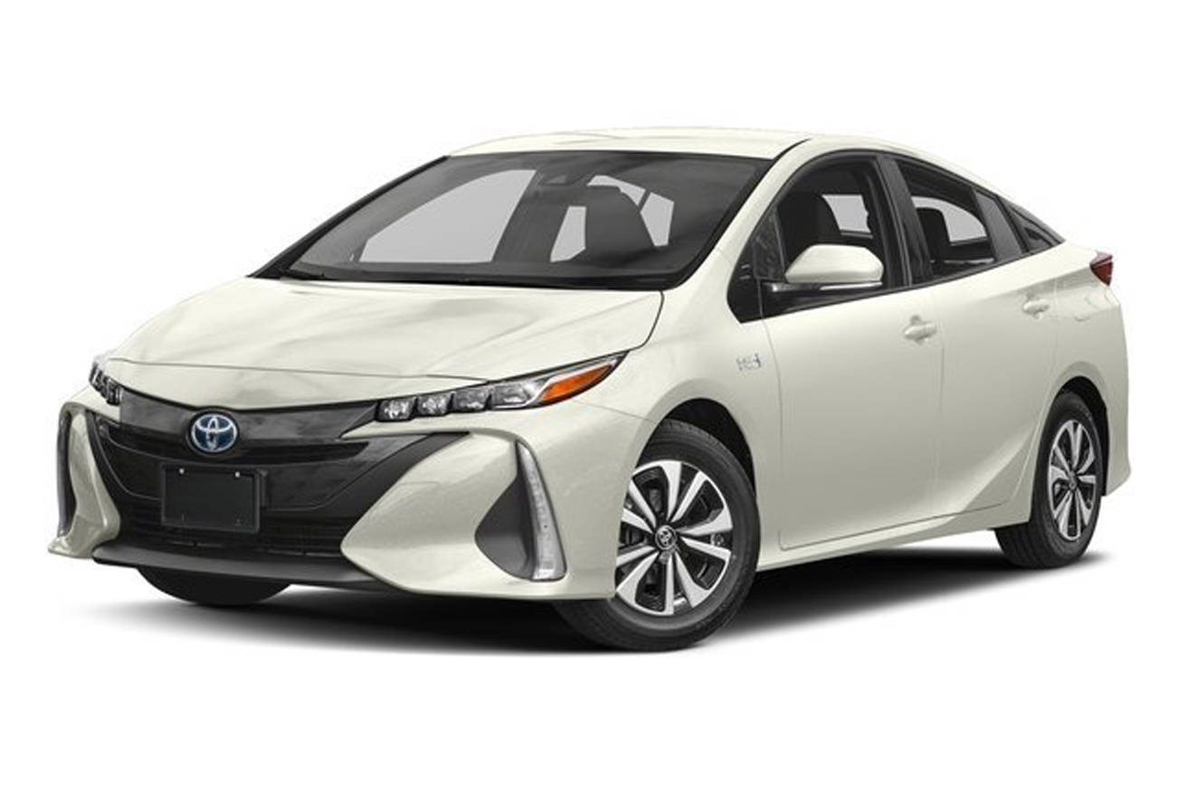 Toyota Prius 2018 Р±РµР»С‹Р№