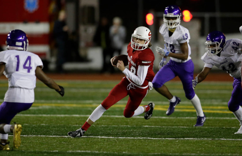 Snohomish’s Tayte Conover (center) runs for a first down during a Week 10 playoff game against Garfield on Nov. 2, 2018, at Veterans Memorial Stadium in Snohomish. Snohomish won 42-35. (Andy Bronson / The Herald)
