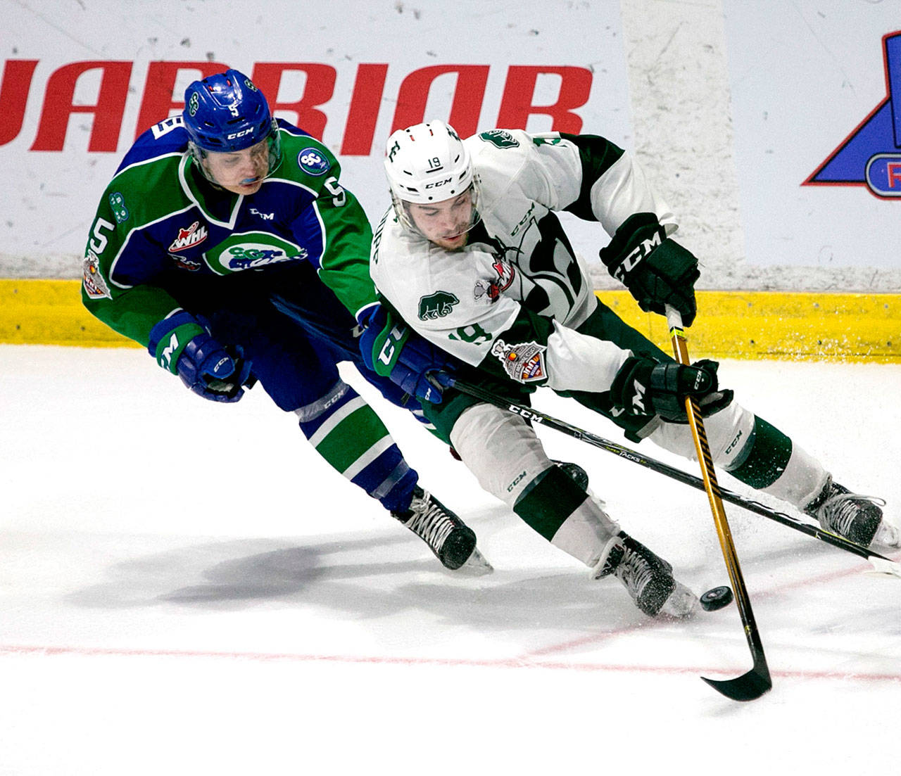 The Silvertips’ Bryce Kindopp (right) recovers the puck with Swift Current’s Artyom Minulin trailing during Game 4 of the WHL Championship series on May 9, 2018, at Angel of the Winds Arena in Everett. (Kevin Clark / The Herald)