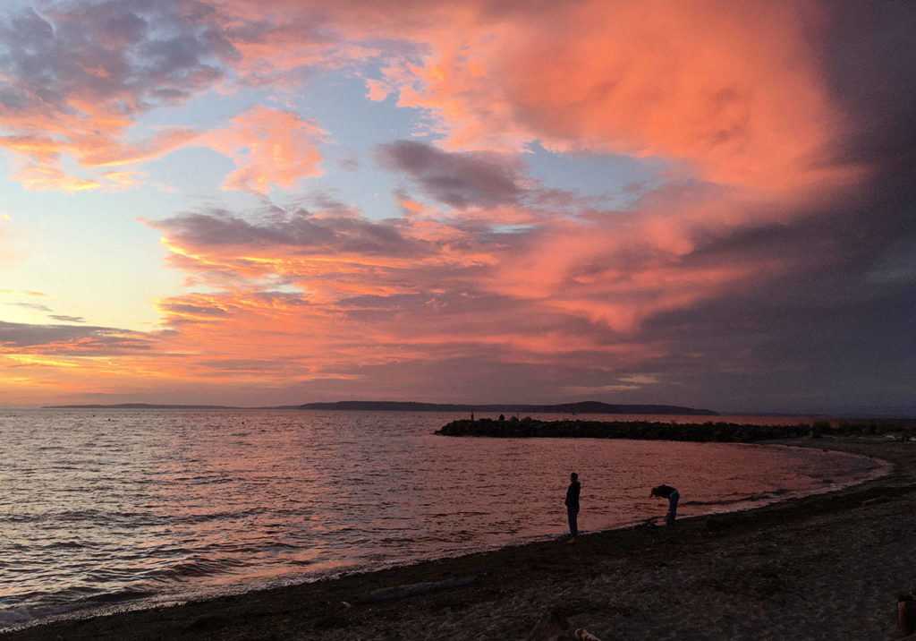 A summer sunset at Brackett’s Landing in Edmonds. (Olivia Vanni / The Herald)
