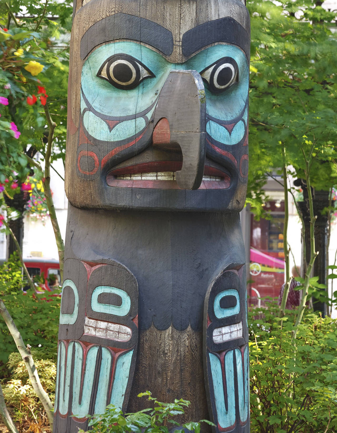 Native carvers of the Kyan and Kinninook Indian families carved this totem pole, which stands in Seattle’s Pioneer Place Park. (Spike Mafford/Seattle.gov)