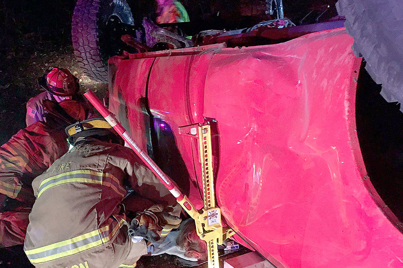 4 injured, 2 critically, in rollover crash in Marysville