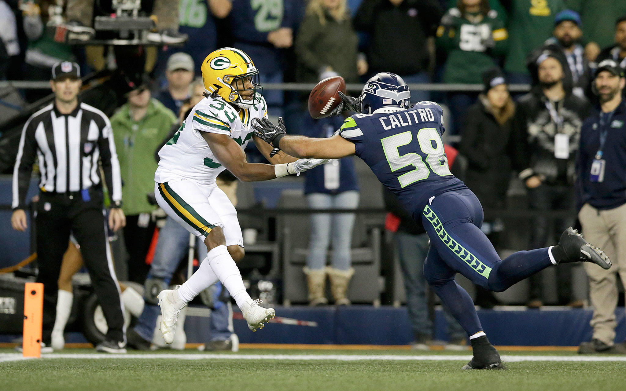 Green Bay’s Aaron Jones catches a touchdown pass over the outstretched arms of Seattle linebacker Austin Calitro during the Seahawks’ 27-24 win over the Packers on Thursday at CenturyLink Field in Seattle. (Andy Bronson / The Herald)