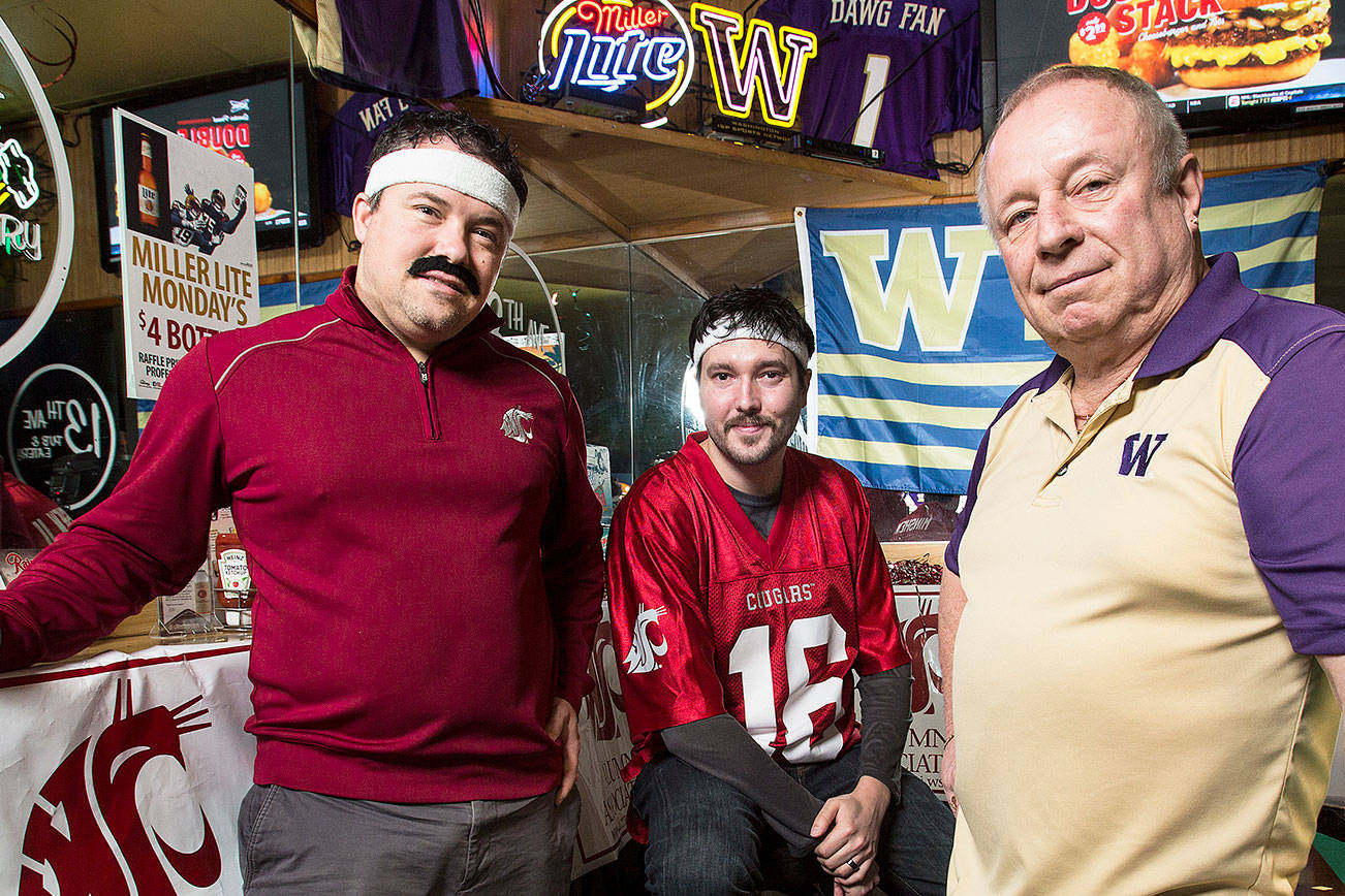 Apple Cup rivals find common ground at Lynnwood bar