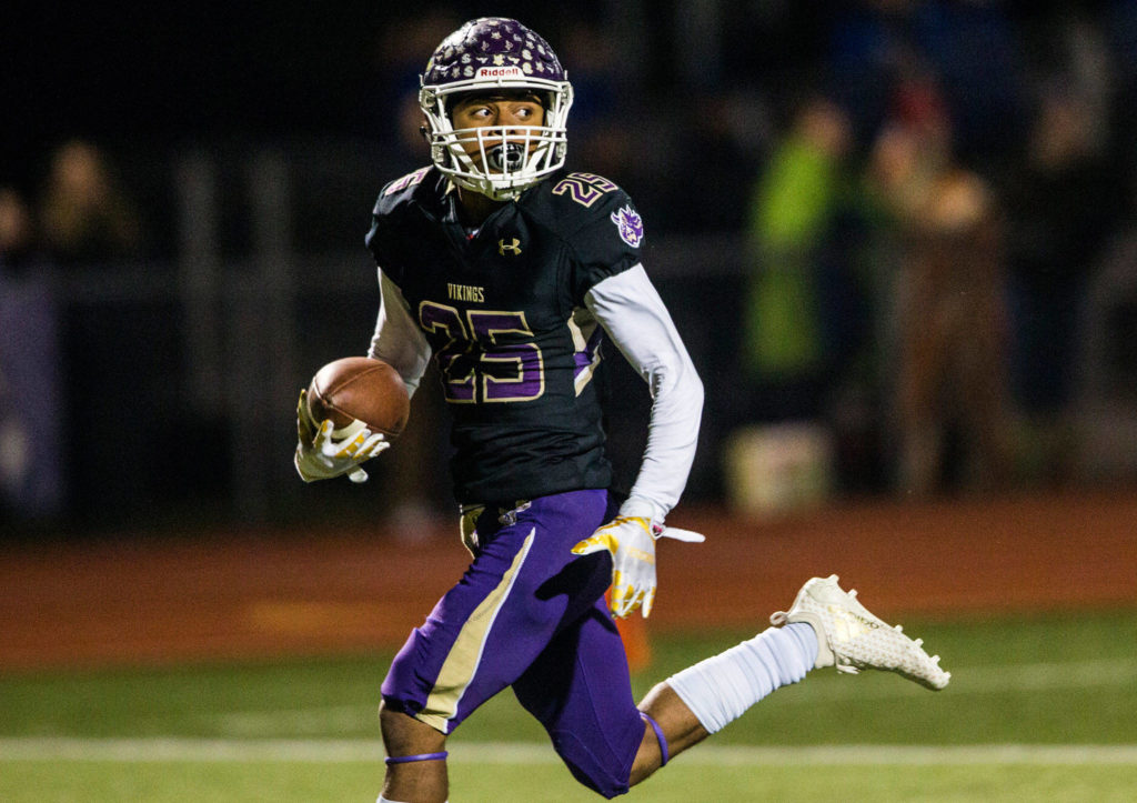 Lake Stevens’ Kasen Kitchen runs into the end zone for a touchdown during the game against Graham Kapowsin on Saturday, Nov. 17, 2018 in Lake Stevens, Wa. (Olivia Vanni / The Herald)
